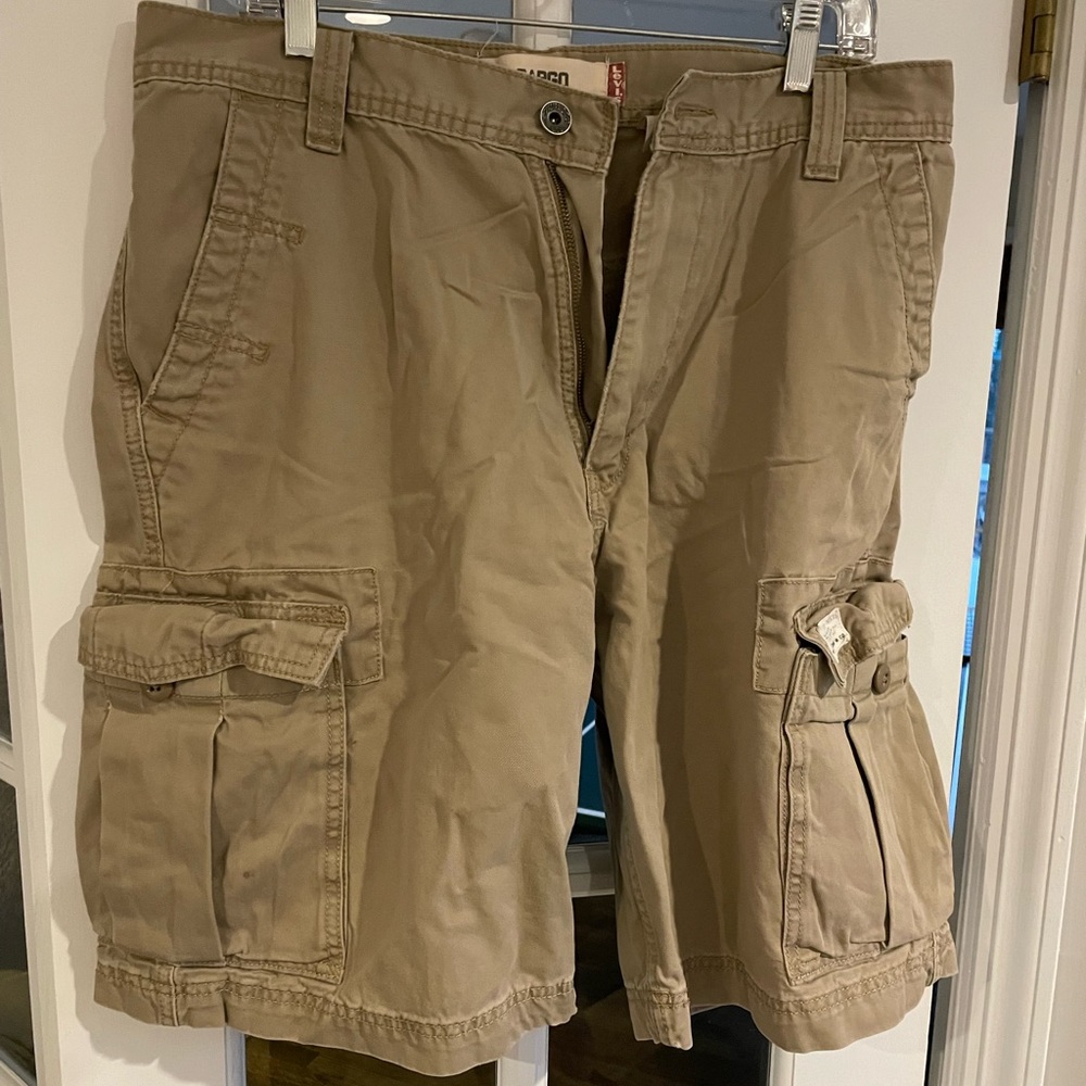 Levi tan Cargo shorts W 33